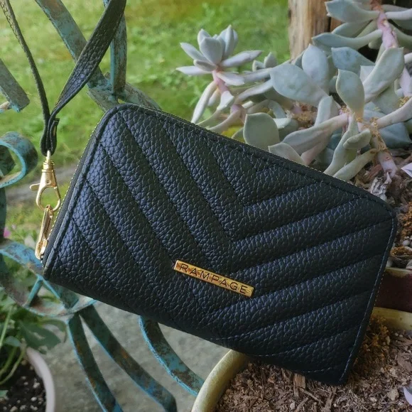 RAMPAGE WRISTLET Chevron design NWOT UNISEX - Picture 1 of 10